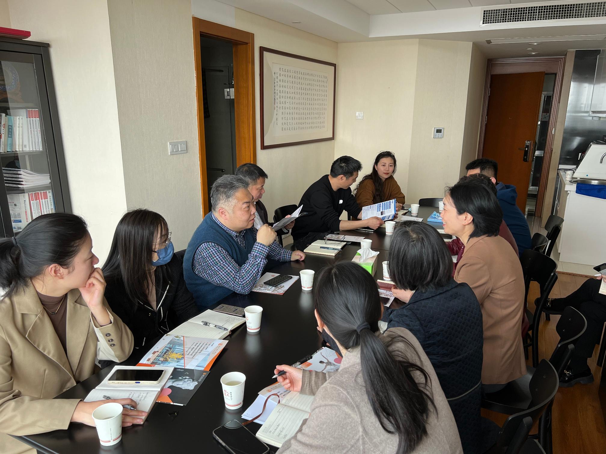 座谈会