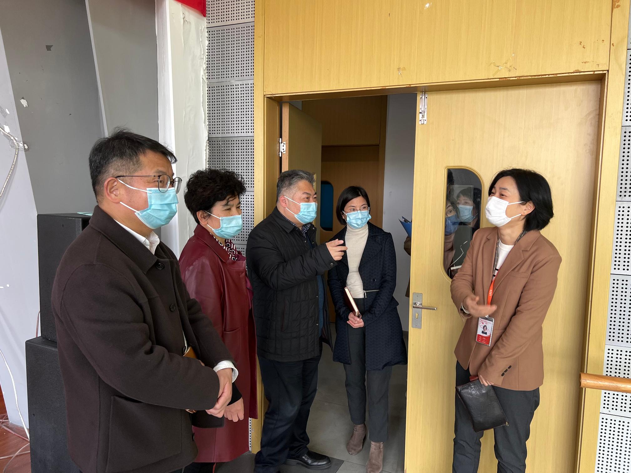 前往教室督查